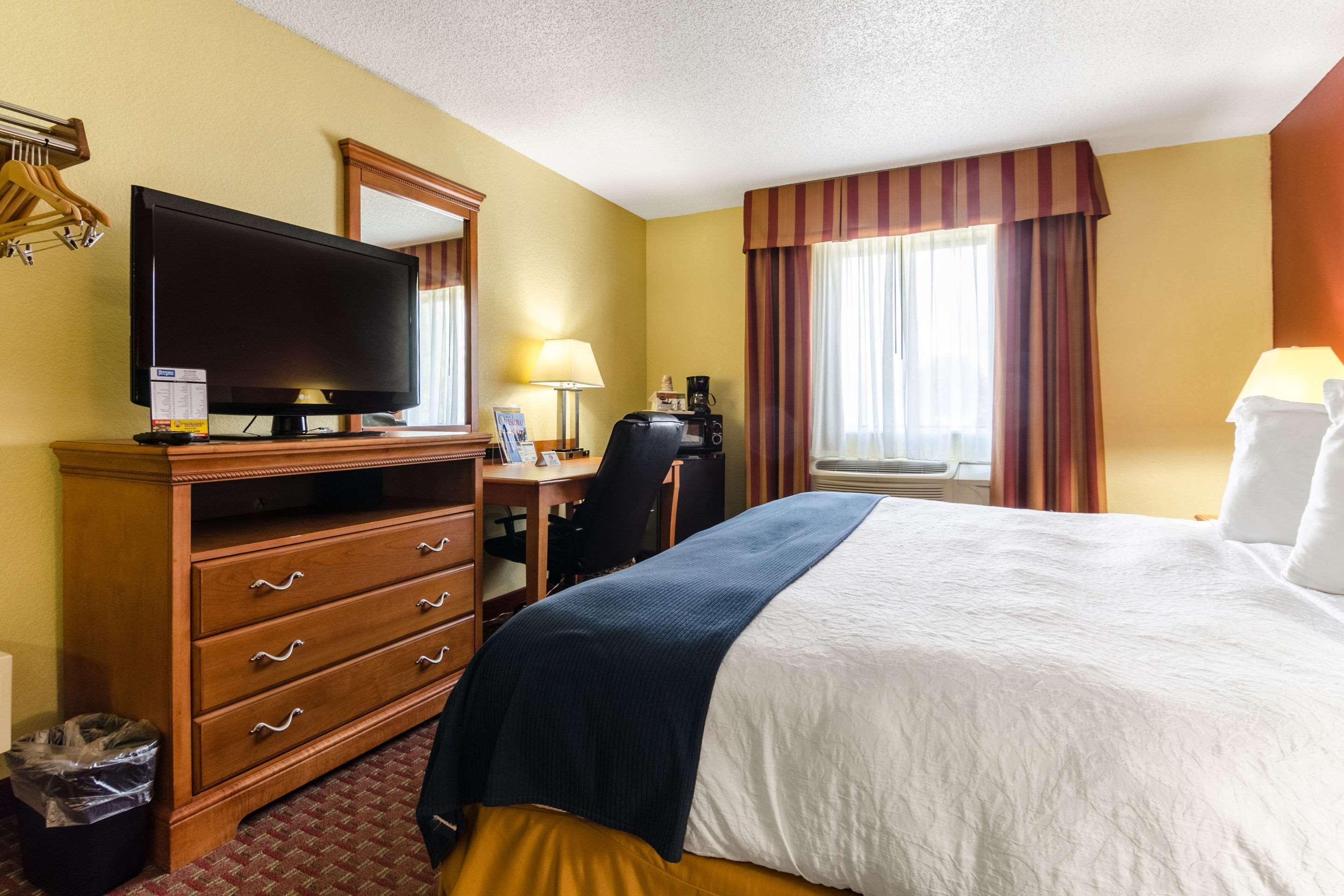 Rodeway Inn & Suites Jacksonville Near Camp Lejeune Экстерьер фото