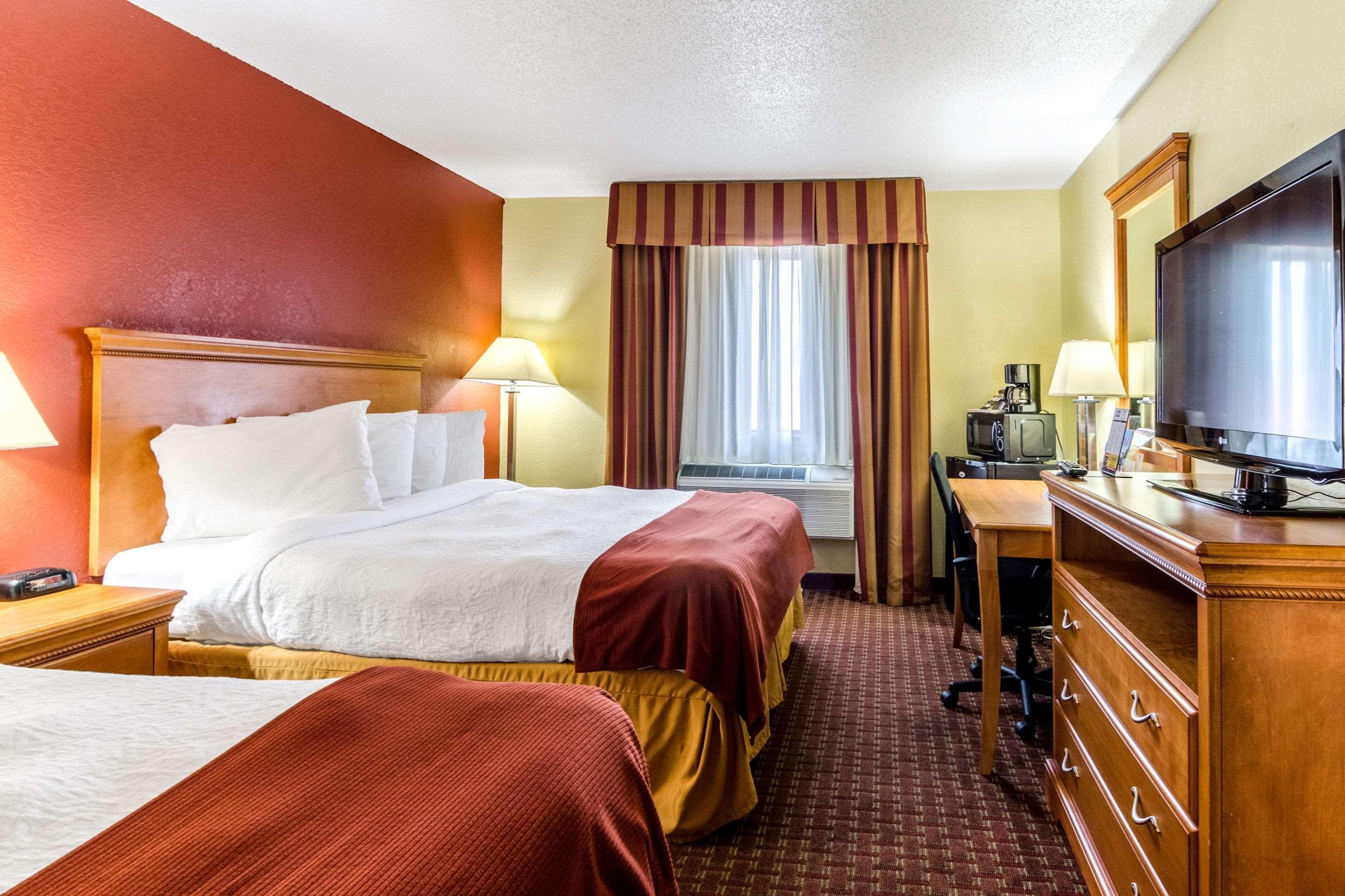 Rodeway Inn & Suites Jacksonville Near Camp Lejeune Экстерьер фото