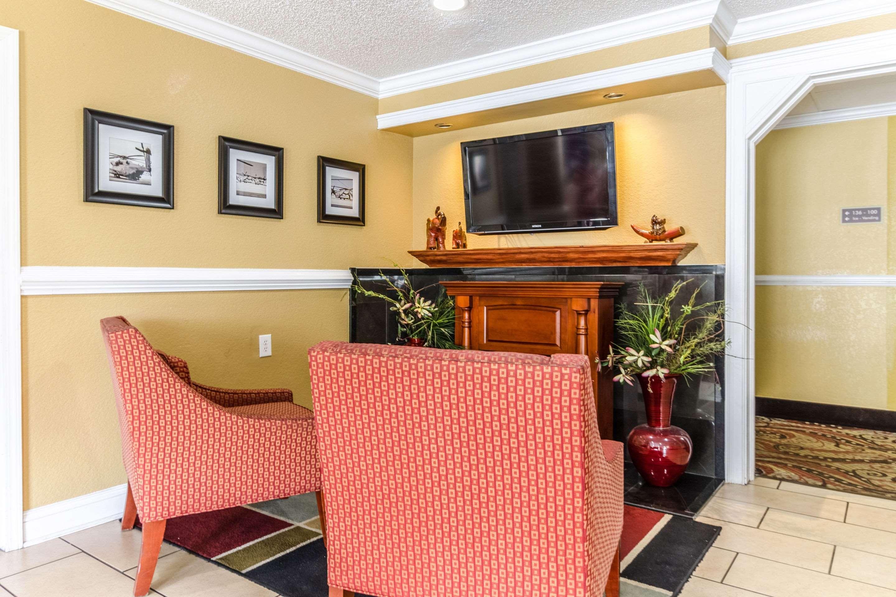 Rodeway Inn & Suites Jacksonville Near Camp Lejeune Экстерьер фото