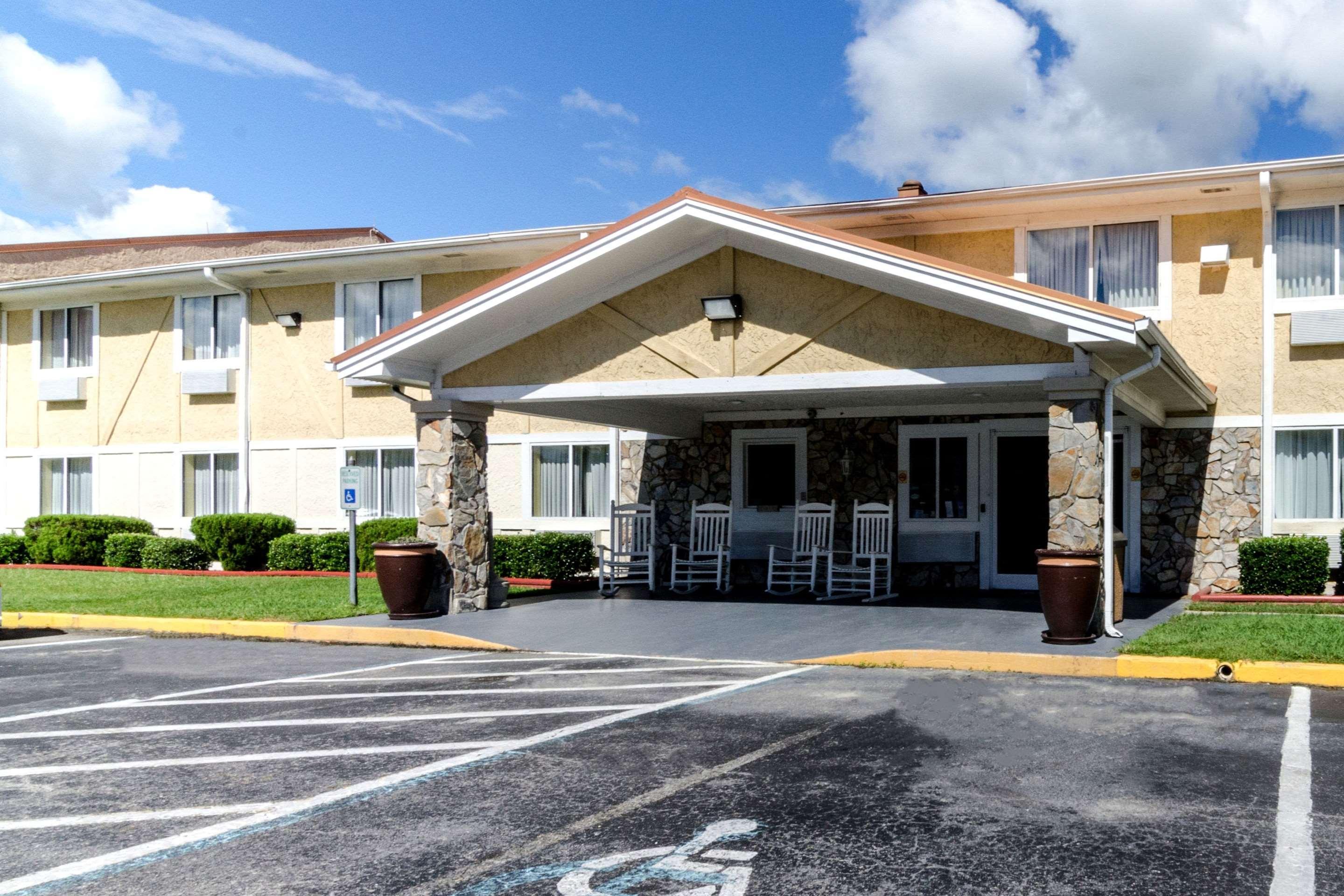 Rodeway Inn & Suites Jacksonville Near Camp Lejeune Экстерьер фото