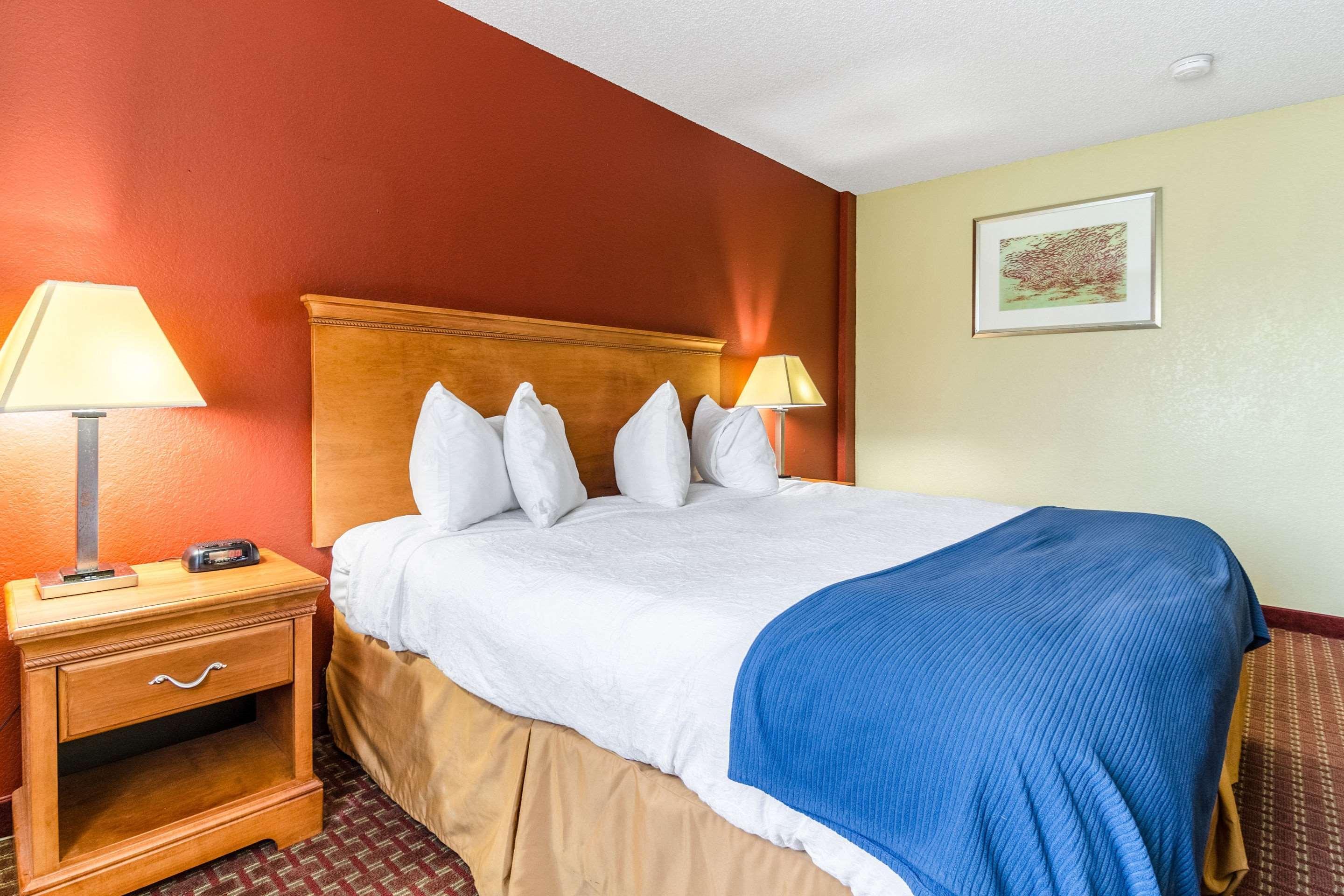 Rodeway Inn & Suites Jacksonville Near Camp Lejeune Экстерьер фото