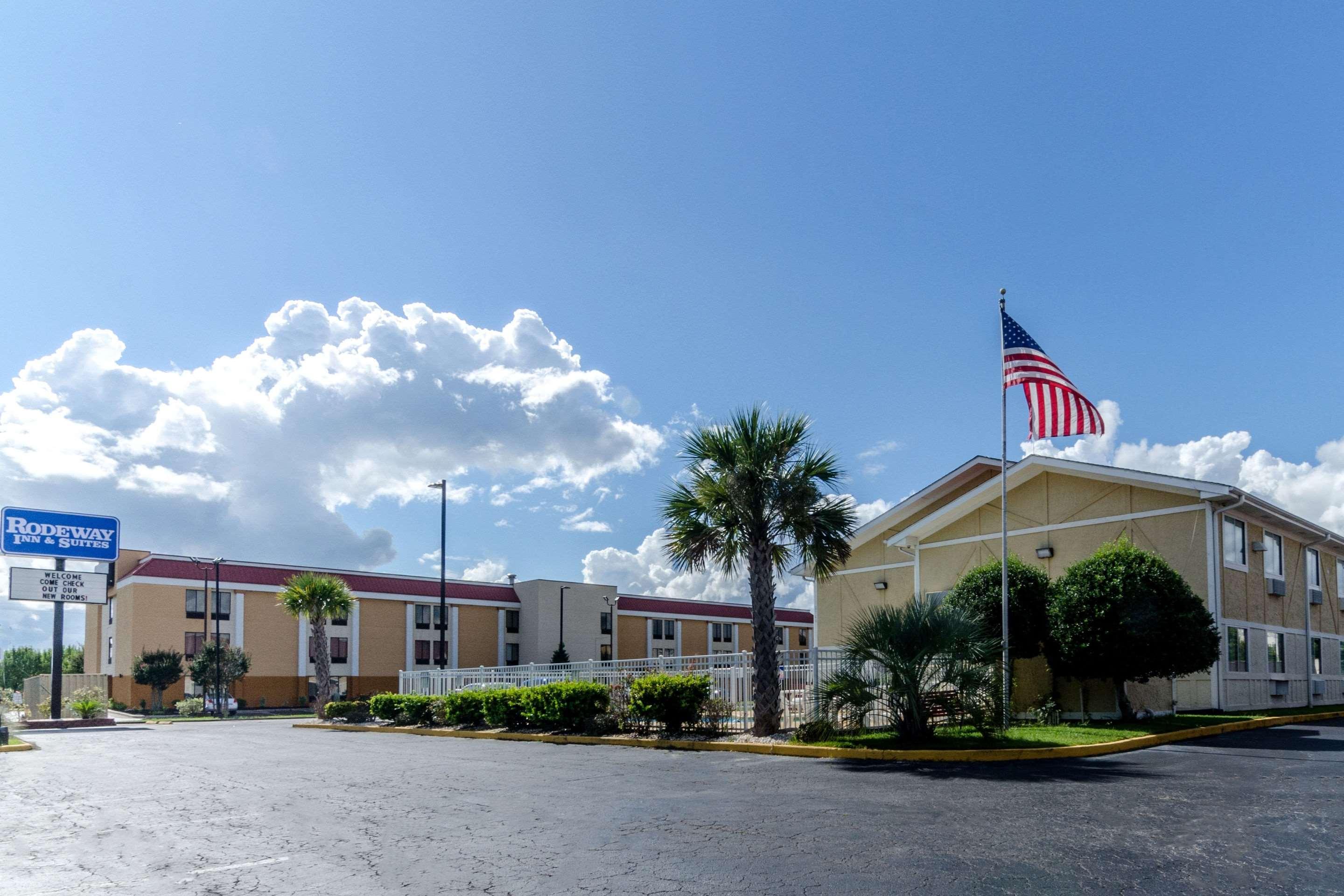 Rodeway Inn & Suites Jacksonville Near Camp Lejeune Экстерьер фото