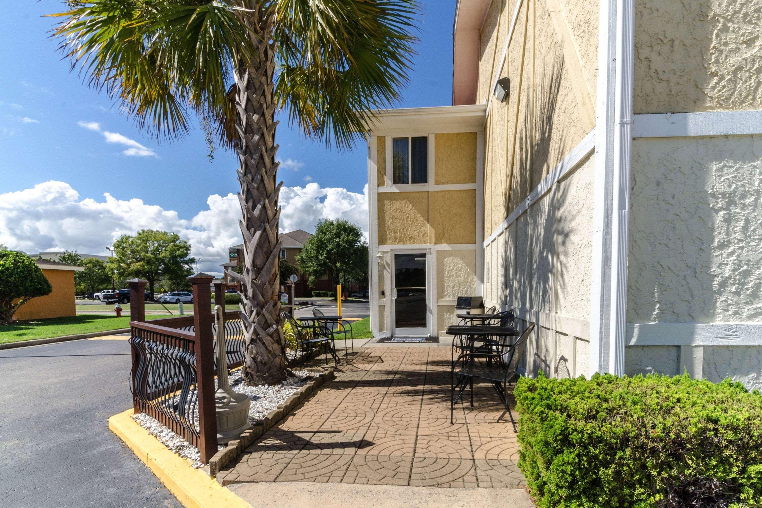 Rodeway Inn & Suites Jacksonville Near Camp Lejeune Экстерьер фото